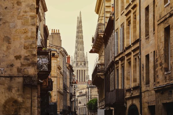 Acheter ou investir à Bordeaux en 2024
