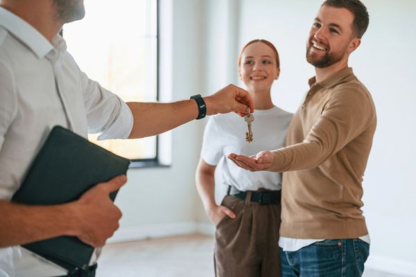 Les avantages de passer par une agence pour gérer son bien locatif à Grenoble