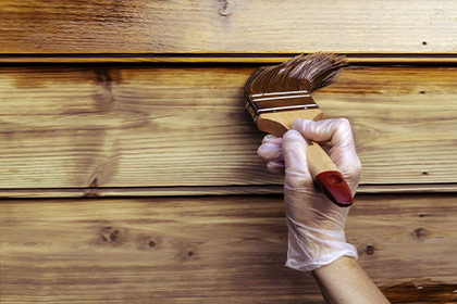 entretien d'un chalet de montagne en bois