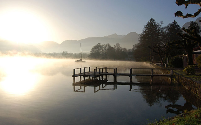 Fog and sun on Annecy lake