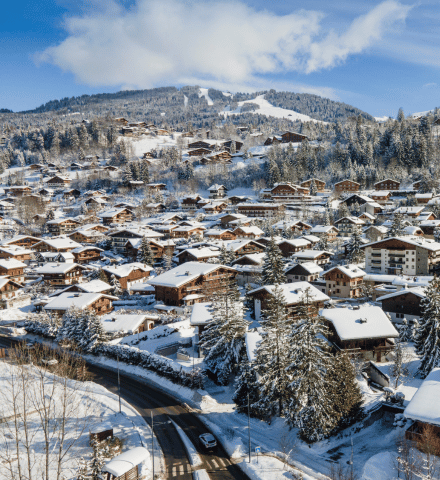 Megève avec son manteau neigeux