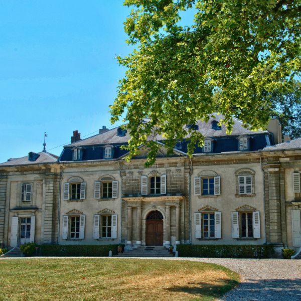 Immobilier à Ferney-Voltaire : le chateau Voltaire témoigne du riche patrimoine culturel de la ville