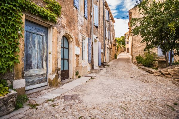 Rénover une maison à Nîmes : des prix moins cher à l'achat