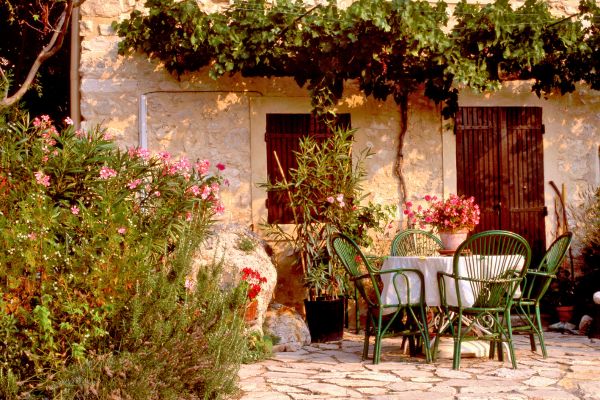 Rénover une maison à Nîmes : le charme de l'ancien