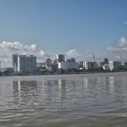 Prise de vue de la ville d'Abidjan de loin